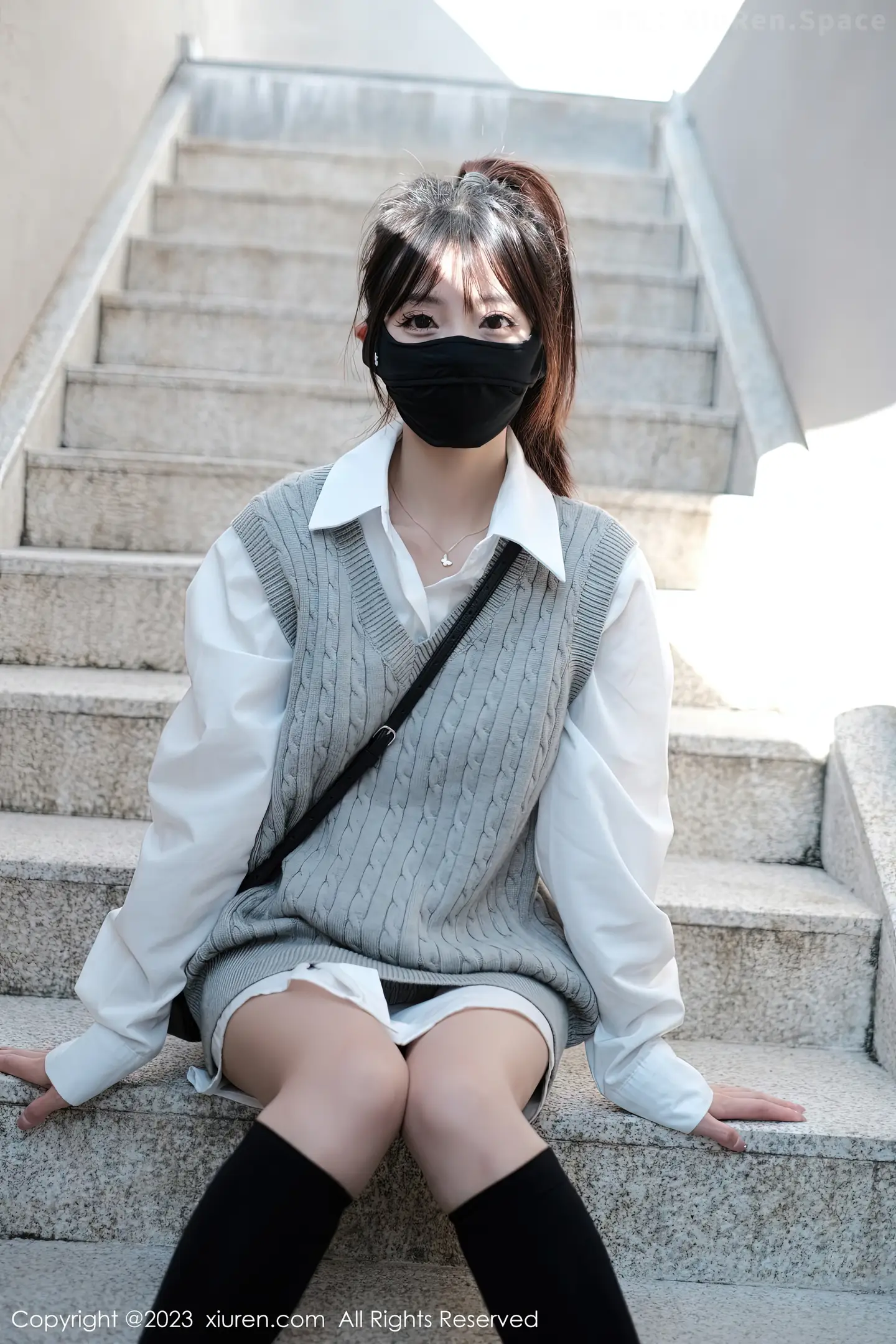 图片[3]-[XiuRen秀人网]2023.01.12 VOL.6124 美羊羊 白色情趣制服内衣加白色丝袜美腿性感私房写真集-秀人网官方网站